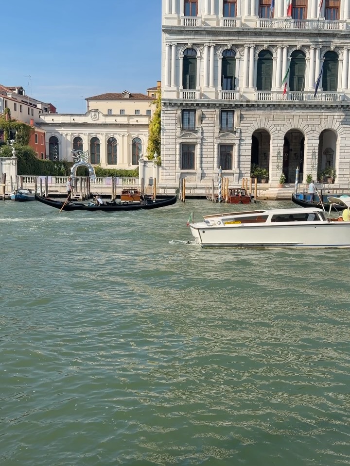 A storybook stop in Venice, en route to Vicenzaoro. A short journey with endless inspir…